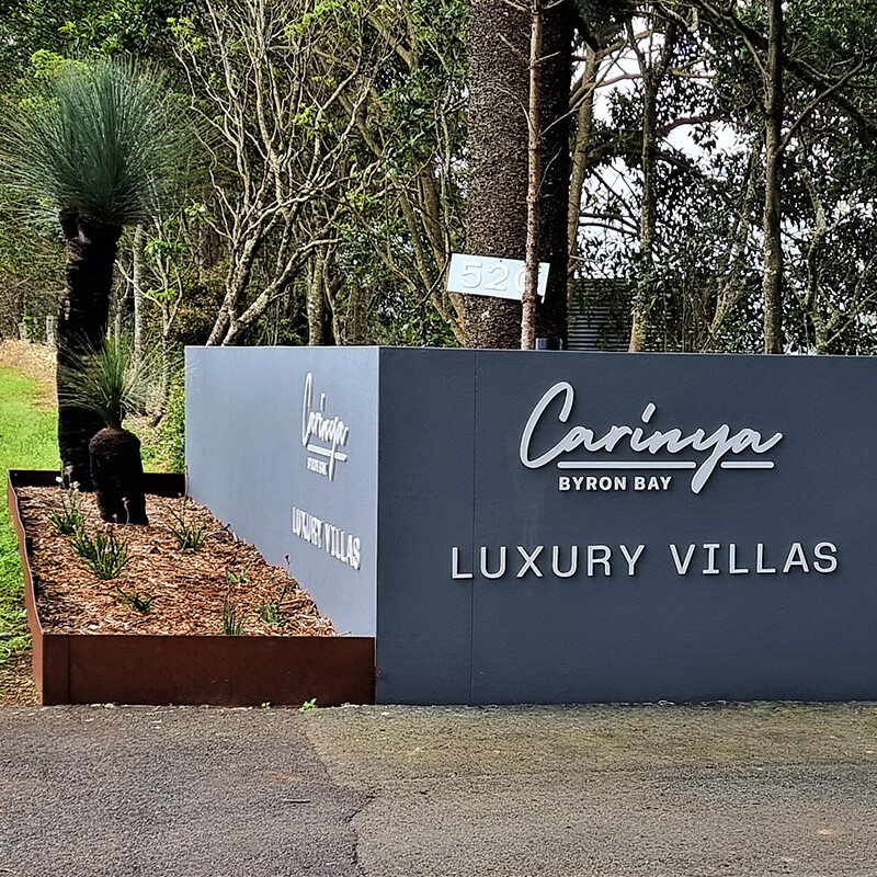 Carinya luxury villas Byron Bay signage